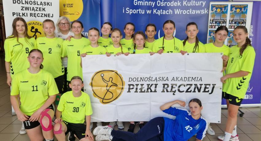  Zawodniczki UKS Dziewiątki Legnica zwyciężyły w II Turnieju DAPR r.2011