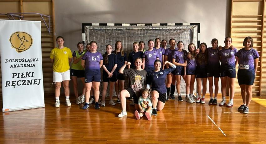  Dolnośląska Akademia Piłki Ręcznej gościła na treningu młodych zawodniczek UKS 1 Ziębice